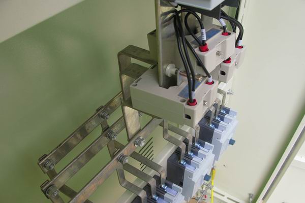 卢龙配电柜-应急照明配电柜使用对工作人员的具